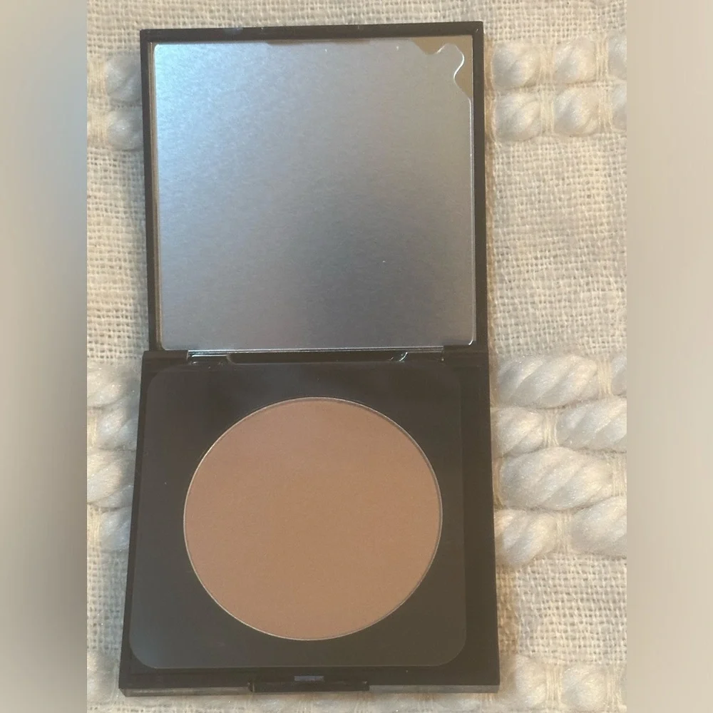 KvossNYC Bronze Beauty Powder Bronzer Chelsea Silky Blendable with Primrose Oil